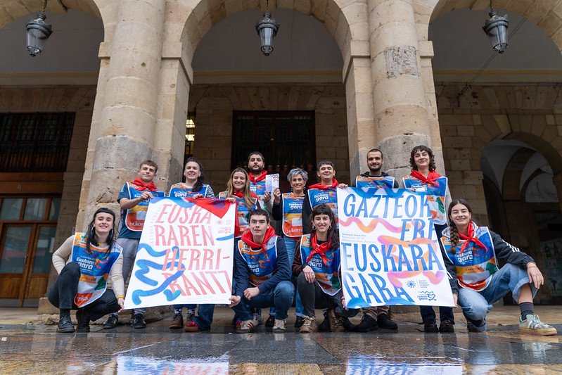 KORRIKA batzordeetan parte hartzeko deia zabaldu du Gazte Euskaltzaleen Sareak